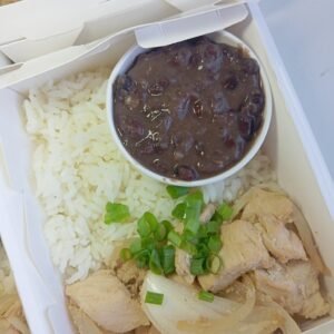 Frango acebolado com Arroz Branco e feijão preto - 300g
