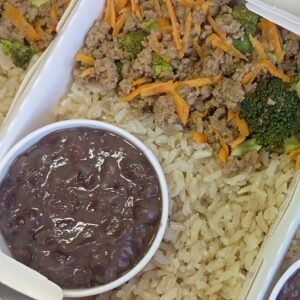 Carne moída de alcatra com legumes, Arroz Integral e feijão preto - 300g