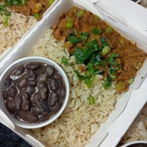 Carne Desfiada da Chef, arroz integral e feijão preto - 300g