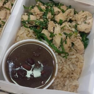 Frango com couve e Arroz Integral e feijão preto - 300g