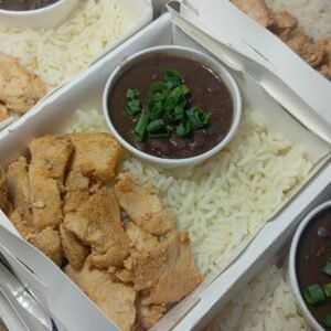 Peito de frango em tiras e Arroz Branco e feijão preto - 300g