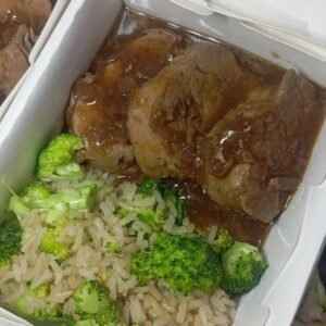 Filé Mignon Suíno ao Molho Madeira com arroz integral com brócolis - 300g