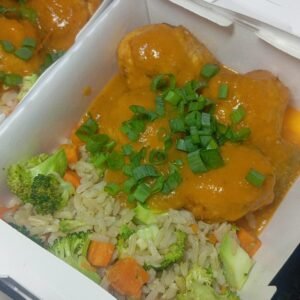 Almôndegas de Frango ao Molho de Tomate Caseiro com arroz integral legumes - 300g