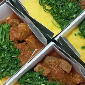 Carne de panela e purê de aipim com couve. 320g